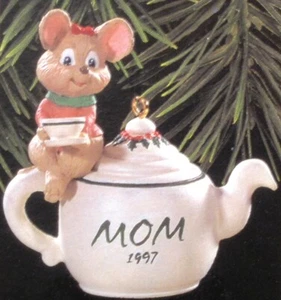 1997 HALLMARK - MOM - MOUSE ON A TEAPOT - MINT IN BOX - Picture 1 of 1