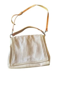 Bandolera boho Free People de cuero tostado y tejido con correa ajustable - Imagen 1 de 8