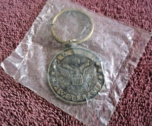 Vintage USA Veterans Keychain Eagle, USA Flag United We Stand Service with Honor - Picture 1 of 2