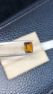 Pietra Preziosa Sfene di Fuoco Giallo: Taglio a Cuscino 3,85 Carati, Gemma Naturale - Foto 1 di 6