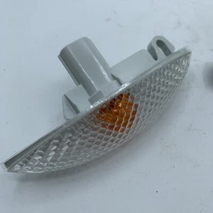 81730-0D011 FRECCIA LATERALE DESTRA ORIGINALE TOYOTA YARIS 1999-2005 GENUINE OEM - Imagen 1 de 5