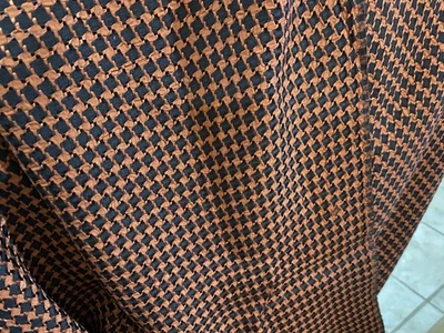 Moderno Vestido/Blusa Pata de Gallo Rayón Tela Por Media Yarda Negro Sobre Marrón Textura Foto 1 de 2