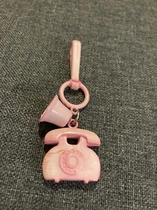 TELEFONO VINTAGE ANNI 80 PLASTICA CAMPANELLA CHARM ROSA NO CAMPANELLO - Foto 1 di 3