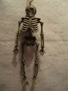 JWM "PLASTIC  SKELETON ORNAMENTS" ~ Pack of 4 ~ Great For Decorating - Picture 1 of 1