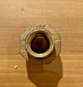 1/2" Brass Threaded Union 1/2" Brass Fitting made in USA by LEE - Picture 1 of 6