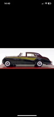 TSM 1/43 Scale TSM124364 - 1962 Rolls Royce Phantom V Sedanca De Ville - Maroon - Photo 1/4