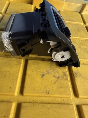 Subaru WRX STI 2015-2019 tablero ventilación de aire lado derecho del pasajero diestro 15-19 Foto 1 de 2