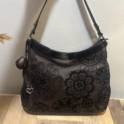 Borla y corazón de cuero floral bordado Talina obra maestra de Brighton Foto 1 de 4