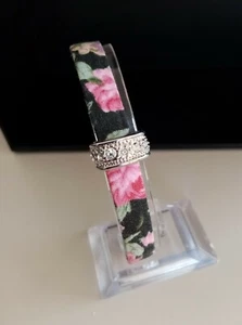 Schmuck Armband, Stoffband Blumenmuster schwarz, grün, rosa  mit Spacer 19 cm - Bild 1 von 2