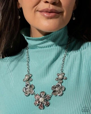 Paparazzi Jewelry Accessorie - FLOWER Move - Orange Necklace - Life of the Party - Image 1 of 4