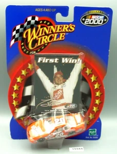 NASCAR 2000 Winner's Circle #20 Tony Stewart -- ¡Primera victoria! Tarjeta 1:64 como nueva - Imagen 1 de 2