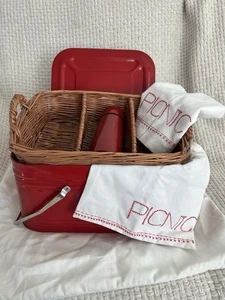 Picknickdose Blyton im Retro-Stil mit Stoffservietten Thermoskanne und Korb - Bild 1 von 10