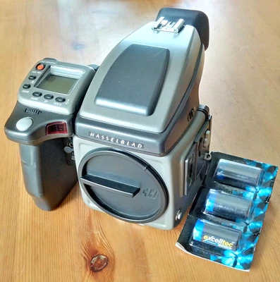 Hasselblad H2 Film & Digital Capable Camera Body + Loaded Batt Grip + VF + Flash - image 1 of 4