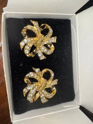 K.J.L. 适用于雅芳 Kenneth Jay Lane 耳环 夹扣 透明水钻丝带 — 第 1/3 张图片