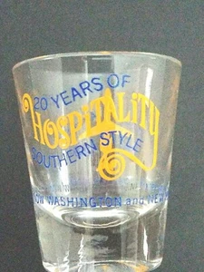 Vidrio de chupito Southern Airways 20 años de hospitalidad estilo sureño 1949-1969 - Imagen 1 de 3