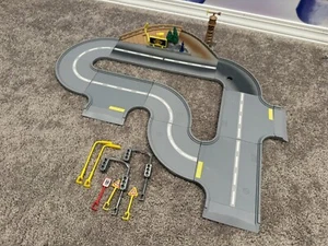 Compete Hot Wheels World Police Chase Playtrack Playset - Picture 1 of 3