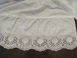 Falda de cama Comfortcale 200 Royal Family COMPLETA bordada con carcasa - Imagen 1 de 2
