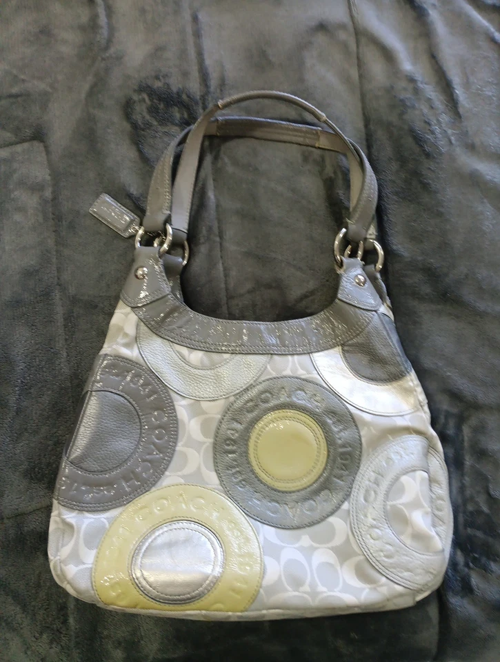Bolso de Mano COACH Circle Mosaic Patchwork Madison Gris Charol y Cuero Satén Foto 1 de 3