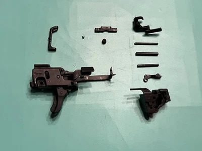 USADO OEM TAURUS PT111 G2 9MM PIEZAS INFERIORES GATILLO SEGURIDAD DESLIZAMIENTO TOPE EXPULSOR G2C Foto 1 de 4