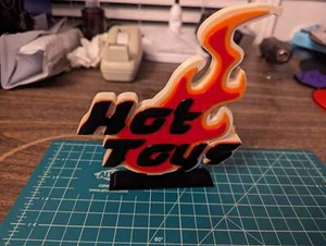 Hot Toys Impreso 3D Letrero Pantalla Logotipo Soporte Estante Arte Pared Logotipo - Imagen 1 de 2