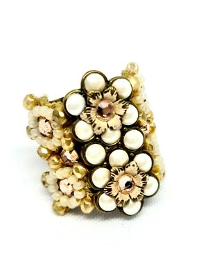 Anel grande Lovey emoldurado com cristal rosa e contas de luz por Michal Negrin - Imagem 1 de 4