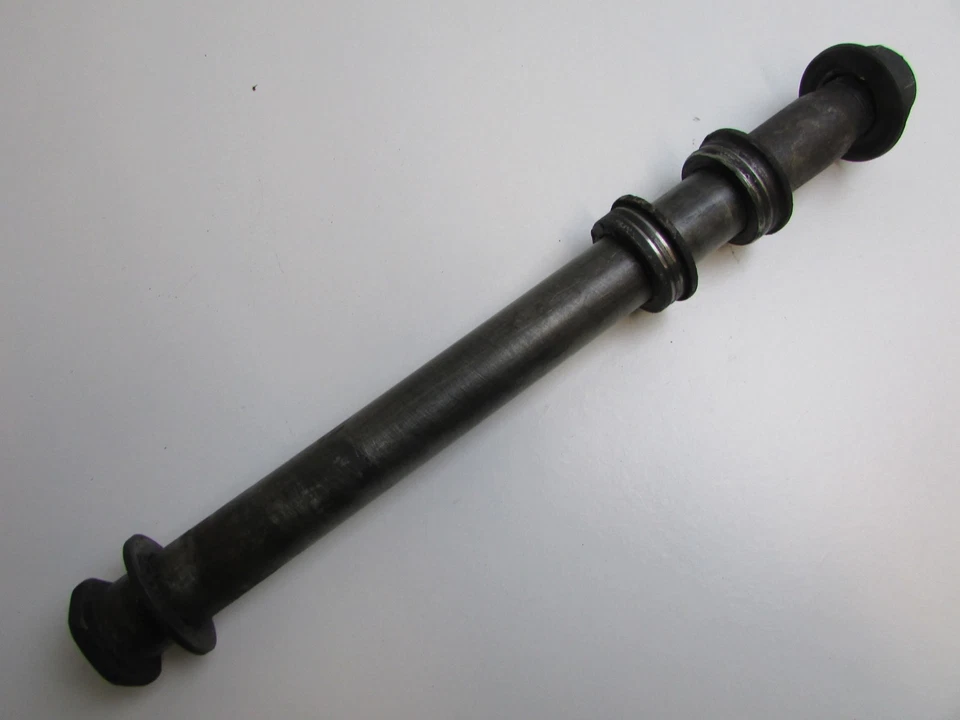 Yamaha FZ6 Fz 6 Fazer 2005 заднее колесо шпиндель с распорками J5 - Изображение 1 из 4