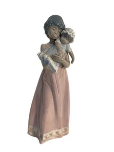 Figura decorativa cerámica Lladro, siglo Xx, mujer con bebé - Imagen 1 de 7
