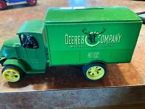 ERTL COLLECTIBLES MACK 1926 BULL DOG JOHN DEERE COMPANY DIE-CAST COIN BANK - Picture 1 of 5