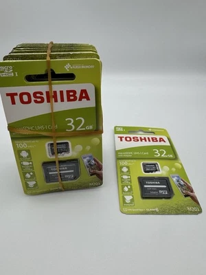 Toshiba 32GB micro SDHC UHS-I Card with Adapter / 20x - Image 1 of 4