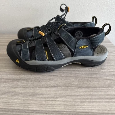 KEEN Hiking Sandals Men's US 7 Newport H2 Sport Trail Black Waterproof Cap Toe - Image 1 of 4