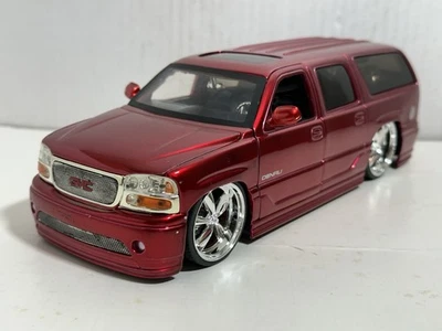 JADA BIGTIME BTK 2002 GMC YUKON DENALI ROJO 1:24 MODELO DIECAST NUEVO SIN CAJA Foto 1 de 4