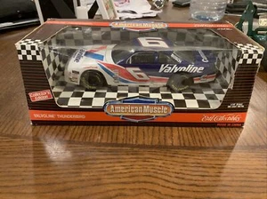 1996 Ertl NASCAR Mark Martin #6 Valvoline Ford Thunderbird 1:18 Diecast Car!!!!! - Picture 1 of 8