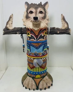 COLECCIÓN HAMILTON Wolf Totem Spirit Guide 14”H x 11.5”W Howling Timber Wolf - Imagen 1 de 8