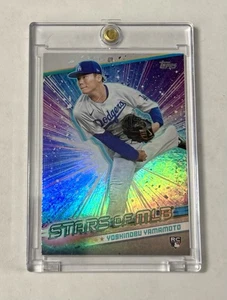 YOSHINOBU YAMAMOTO Topps ROOKIE REFRACTOR Holo Foil Variation RC - Bild 1 von 2