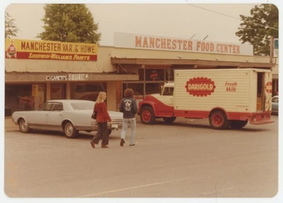 Foto vintage década de 1970 Manchester Washington Darigold Milk Truck carro loja geral - Imagem 1 de 2