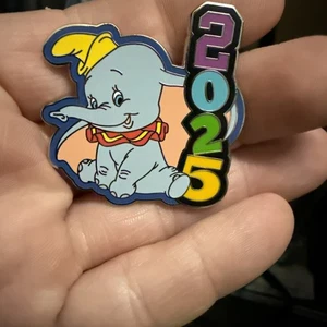 DISNEY DATED 2025 MYSTERY BOX PIN DUMBO - Picture 1 of 4