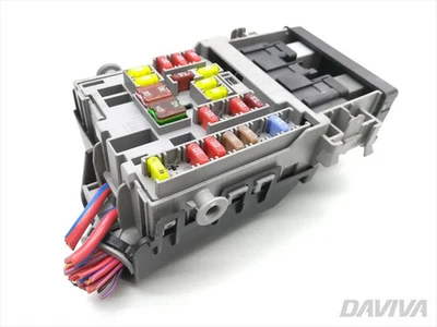 Vauxhall Astra Sicherungsrelais-Steuermoduleinheit 1.7 CDTi Diesel 81kW (110 HP) - Image 1 of 4