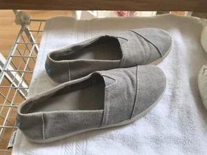 TOMS Womens Canvas Flat Slip on Shoes Sz 8 Light Tan - Picture 1 of 9