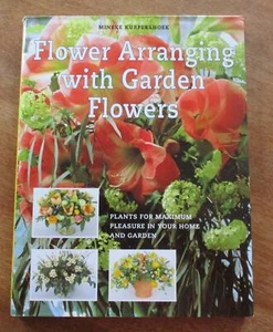 Flower Arranging with Garden Flowers : Plants for Maximum Pleasure in Your Home  - Picture 1 of 6