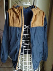 Set = mit Kapuze, Junge, gefütterte Jacke und weißes Hemd + Mütze gratis   - Bild 1 von 12