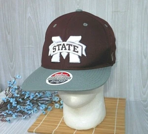 Erwachsene ~ Zephyr Druckknopflasche Mütze ~ Mississippi State Bulldoggen ~ Neu mit Etikett ~ schneller Versand  - Bild 1 von 3