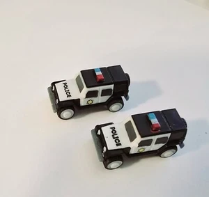 Lotto 2 Jeep Polizia Camion SUV DRIVEN BATTAT Pocket Micro Mini Toy Car - Foto 1 di 7