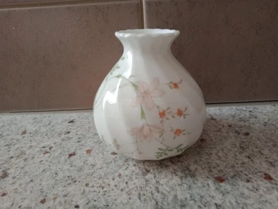 Wedgwood. Campion. Florero. Hecho en Inglaterra. H:8,5 cm. Foto 1 de 4