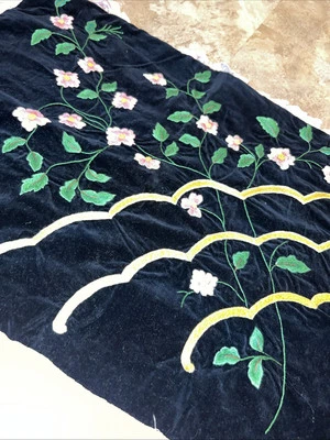 ¿Bordado a mano? Funda de Almohada Floral Terciopelo Negro Falsa Años 60 Boudoir Crewel Cotta Foto 1 de 4