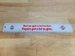 Regla metálica vintage de dieta Pepsi Cola EE. UU. 12" 30 cm "Tienes mucho que vivir" - Imagen 1 de 5