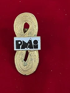 Pigeon Mountain Industries PMi Climbing Gear Rope Tie Lapel Pin Vtg Logo 1.5" - Picture 1 of 3