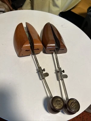 Molde de sapato de madeira vintage Florsheim forma de maca inserção articulada - Imagem 1 de 4