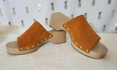 Женские замшевые, деревянные сабо с заклепками Other Stories размер 37 США 7. Новый без ценников - Изображение 1 из 4