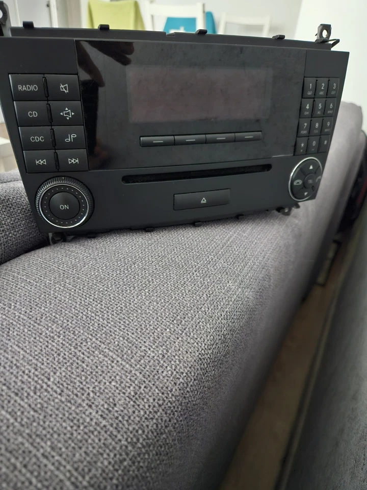 Mercedes Benz C-Klasse W/S203 Bj.2006 Radio MF2530 ab 5/00 2038700589 - Bild 1 von 3