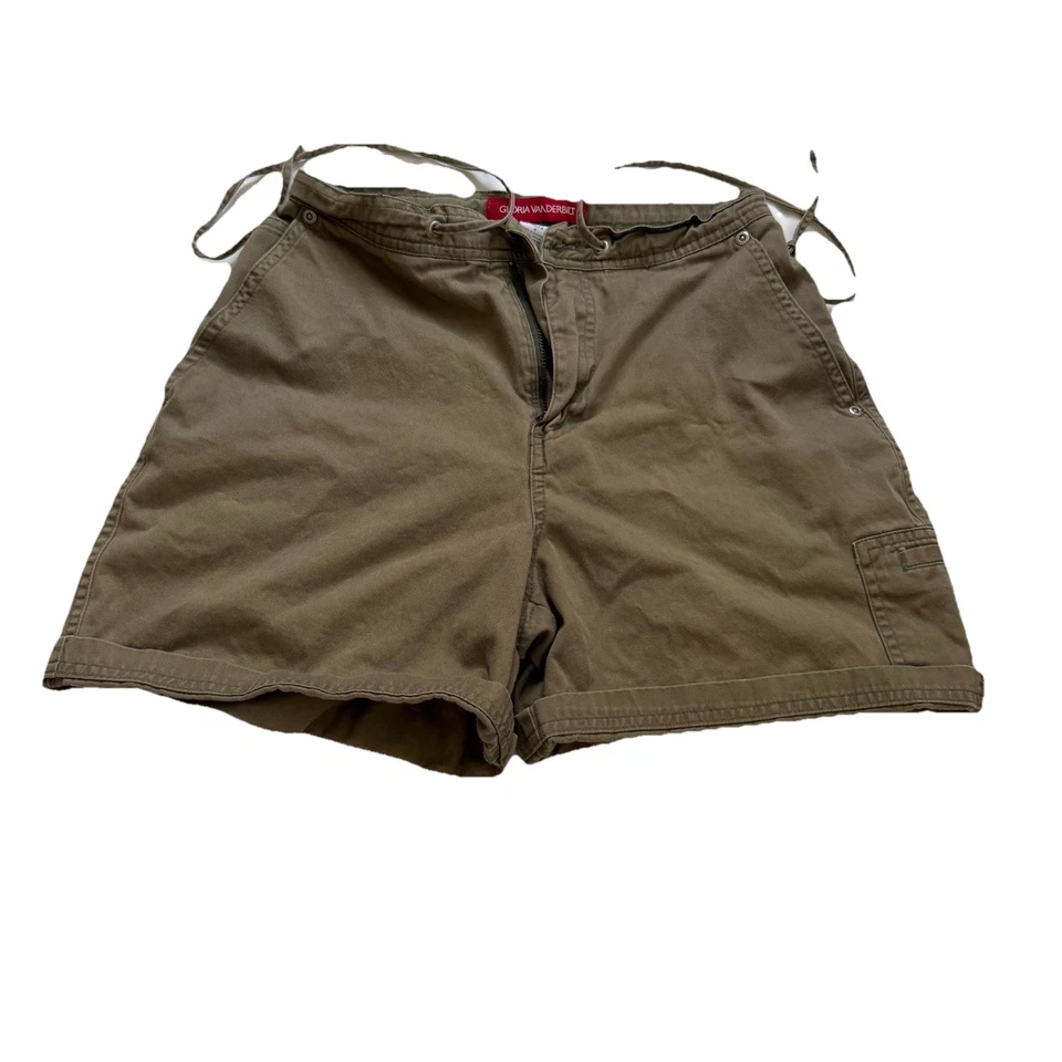 Pantalones cortos para mujer talla 4 Gloria Vanderbilt en color - verde camuflaje. Pantalones cortos de verano Foto 1 de 4